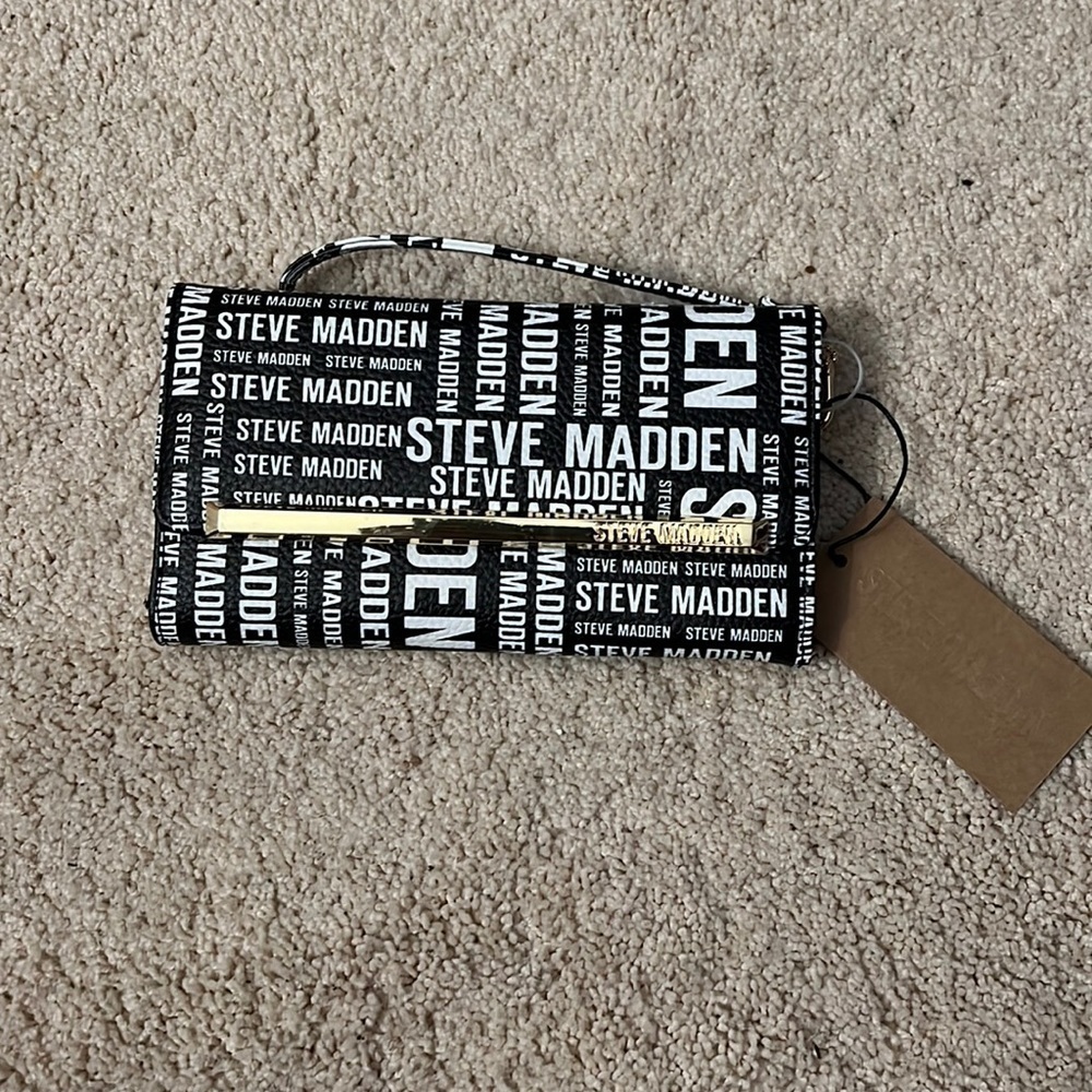 Steve Madden black and white logobar trifold